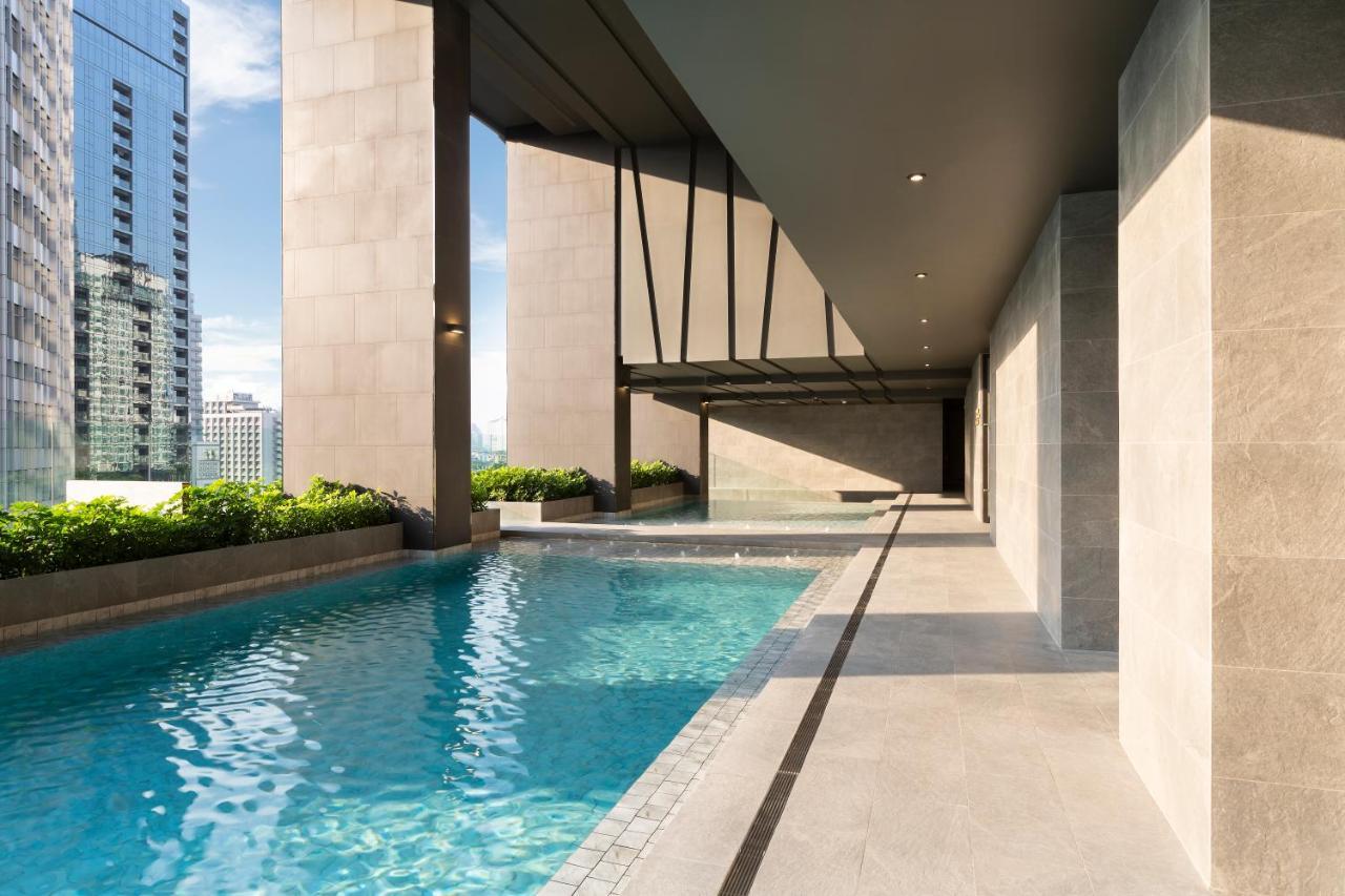 Ascott Thonglor Bangkok酒店 外观 照片 The swimming pool at the 36th floor