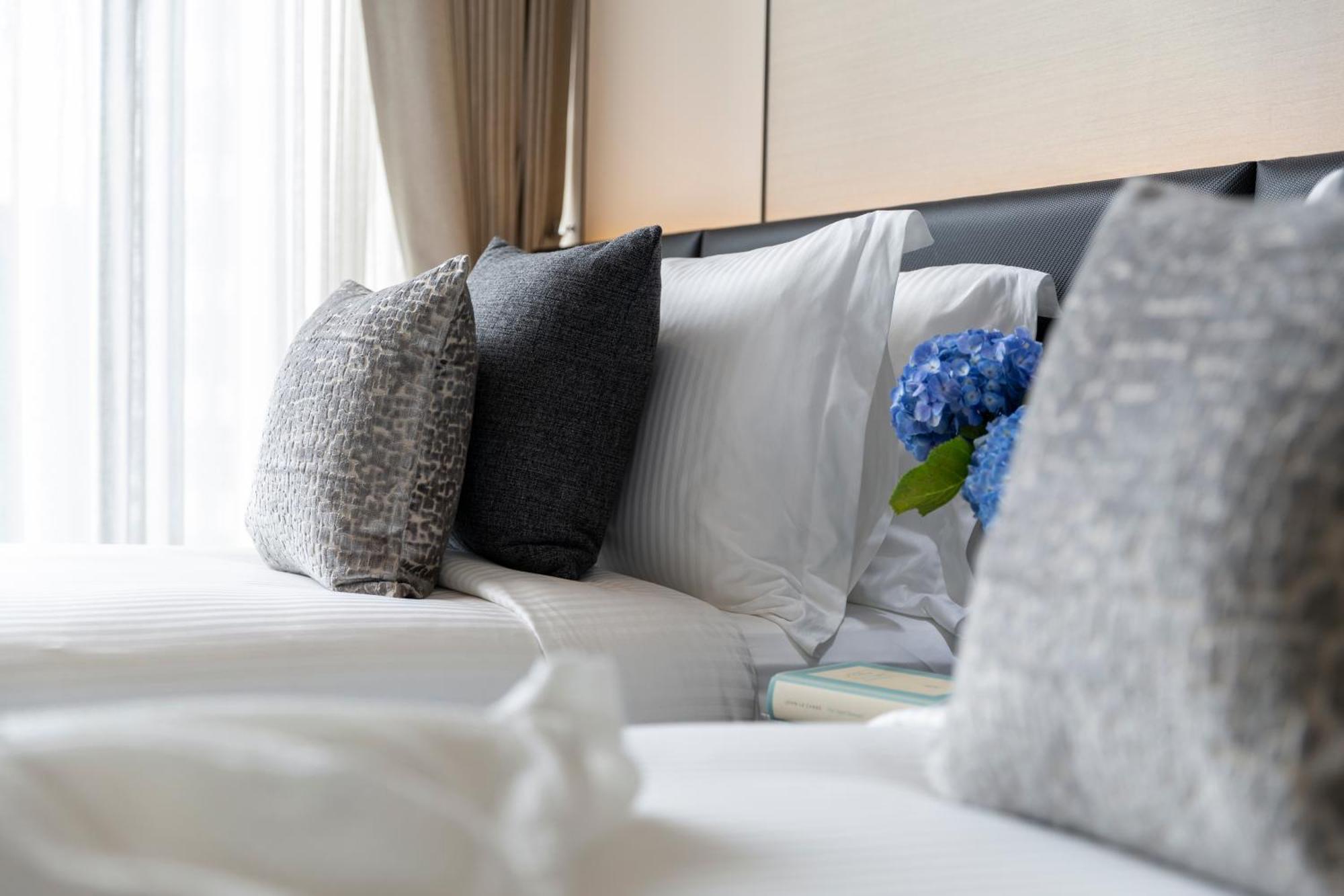 Ascott Thonglor Bangkok酒店 外观 照片 A bed with pillows